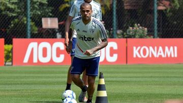 Dani Alves explota contra la directiva del Sao Paulo