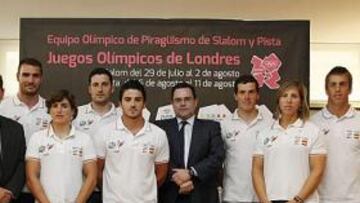 <b>EQUIPO. </b>Los ocho palistas olímpicos, ayer en la sede del CSD.