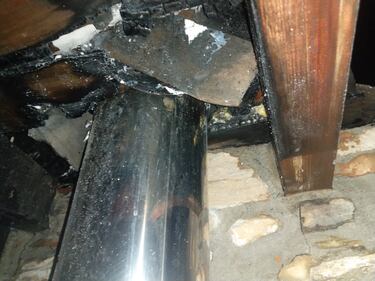 Susto para Amir: arde el tejado de su casa durante la noche