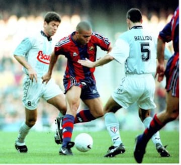 El 12 de octubre de 1996, Ronaldo marc¨® uno de sus goles m¨¢s famosos. El brasile?o regate¨® desde el centro del campo a todos los jugadores del Compostela que se pusieron en su camino para convertir un gol antol¨®gico.