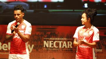 Independiente Santa Fe reveló la nueva camiseta de los planteles femenino y masculino para la temporada 2023. Alfonso Cañón lideró la presentación.