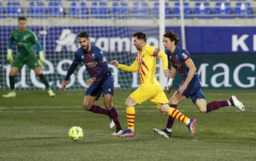 Leo Messi entre Pablo Insua y Pedro Mosquera.