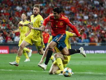 Jugada del penalti de Filip Helander a ??lvaro Morata.