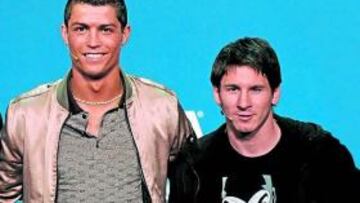 <b>FAVORITOS. </b>Cristiano y Messi estarán hoy entre los favoritos y optan a ganar el FIFA Player 2009.