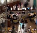 Cristiano entra a un restaurante, todos se ponen a grabarlo y su reacción es única