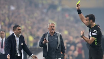 José Mourinho, en el partido entre el Fenerbahçe y el Galatasaray.