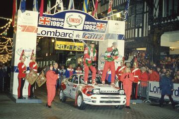 1992. Carlos Sainz gana el Mundial de Rallys con el Toyota Celica GT-Four ST165 con Carlos Moy¨¢..