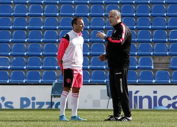 Visnjic, dialogante y cercano al jugador en su primer día