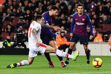 El jugador del Barcelona Messi marca el 2-0 al Eibar. Es su gol 400 en LaLiga. 