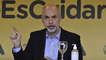 Photo released by Telam of the Chief of Government of the Autonomous City of Buenos Aires Horacio Rodriguez Larreta speaking during a press conference in Buenos Aires on April 15, 2015, amid the COVID-19 pandemic. - Rodriguez Larreta announced the will go to the Supreme Court to prevent the closure of schools decreed by the government of Argentinian President Alberto Fernandez to prevent the exponential increase of coronavirus contagions. (Photo by Eliana OBREGON / TELAM / AFP) / Argentina OUT / RESTRICTED TO EDITORIAL USE - MANDATORY CREDIT &quot;AFP PHOTO / TELAM / ELIANA OBREGON&quot; - NO MARKETING - NO ADVERTISING CAMPAIGNS