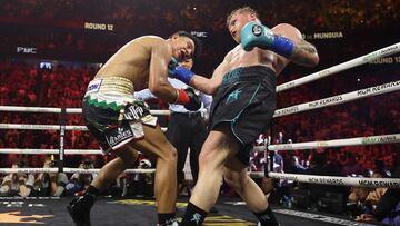 LAS VEGAS, NEVADA - MAY 04: Canelo Alvarez (R) lands a right on Jaime Munguia in the 12th round of their undisputed super middleweight championship fight at T-Mobile Arena on May 04, 2024 in Las Vegas, Nevada. Alvarez retained his titles in a unanimous decision. Christian Petersen/Getty Images/AFP (Photo by Christian Petersen / GETTY IMAGES NORTH AMERICA / Getty Images via AFP)