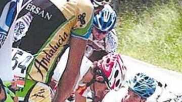 Compañeros intentando reanimar a Galletti