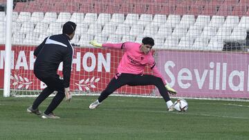 Bono, en un entrenamiento.