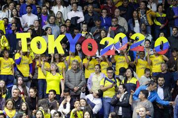 La Selección Colombia de voleibol detonó alegría en el Coliseo El Salitre al ganarle a Perú 3-0. El país sueña con un cupo a Tokio que se define contra Argentina.