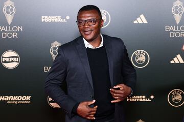 El exfutbolista francés Marcel Desailly posa a su llegada para asistir a la ceremonia de entrega del Balón de Oro 2024 de France Football en el Teatro du Chatelet en París.