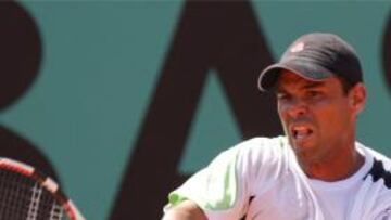 Falla se estrena con victoria y atisba a Federer en el horizonte