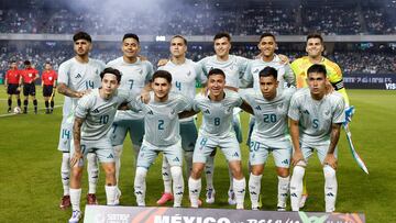 Mexico players pose for a team photo ahead of the International Friendly football match between Mexico and Bolivia at Soldier Field in Chicago, Illinois, May 31, 2024. (Photo by KAMIL KRZACZYNSKI / AFP)