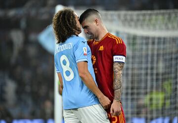 Guendouzi y Mancini se encaran.