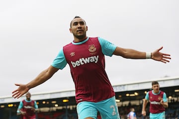 Siendo muy rigurosos el primer jugador que nos sorprende es Payet, que en 2016 recibi車 un punto. La temporada del franc谷s del West Ham no fue del todo extraordinaria aunque una m芍s que aceptable Eurocopa de 2016, con Francia, le sirvi車 para colarse entre los 23 nominados.