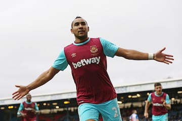 Siendo muy rigurosos el primer jugador que nos sorprende es Payet, que en 2016 recibió un punto. La temporada del francés del West Ham no fue del todo extraordinaria aunque una más que aceptable Eurocopa de 2016, con Francia, le sirvió para colarse entre los 23 nominados.