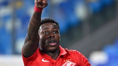 (FILES) Spartak Moscow's Dutch forward Quincy Promes celebrates after scoring an equalizer during the UEFA Europa League Group C football match between Napoli and Spartak Moscow on September 30, 2021 at the Diego-Maradona stadium in Naples. A Dutch court on February 6, 2024, ordered former Ajax and Netherlands international winger Quincy Promes to pay compensation to his cousin after stabbing him in the leg in 2020. (Photo by Alberto PIZZOLI / AFP)