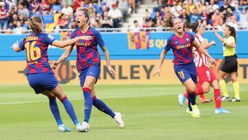 Graham Hansen, Jenni Hermoso y Alexia Putellas, jugadoras del Barça, celebran un gol ante el Atlético en la Primera Iberdrola.