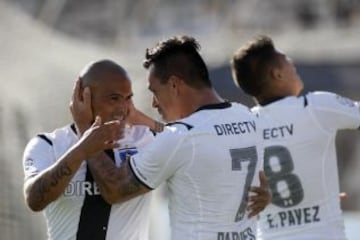 La celebración de Suazo y Paredes, dos figuras en el duelo ante Barnechea.