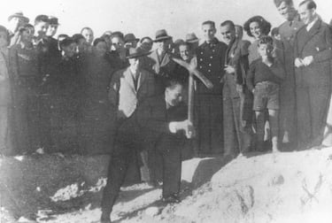El 27 de octubre de 1944 el presidente Santiago Bernabéu puso la primera piedra de lo que sería el Nuevo Estadio de Chamartín.