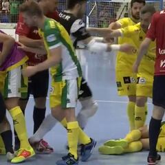 Usín lideró a Osasuna y vio la roja por agresión: "Pido perdón"