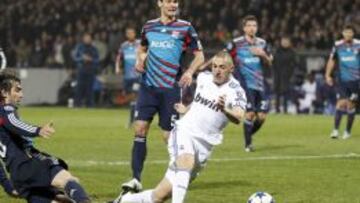 Florentino se levantó y abrió los brazos por el gol que le metió Benzema al Lyon (2011).