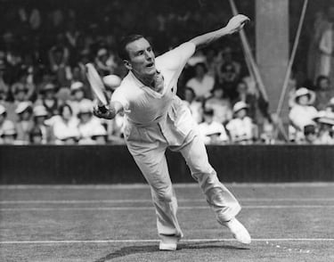 El tenista británico (1909-1995) ganó su primer Grand Slam en 1933, fue el Abierto de EE.UU. y lo hizo con 24 años, 3 meses y 23 días. Completó los cuatro grandes tras ganar el Roland Garros en 1935.

