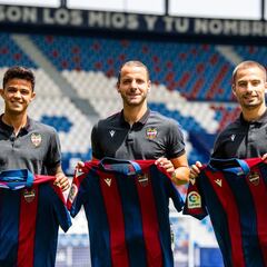 El Levante presenta a sus tres fichajes, todavía por inscribir