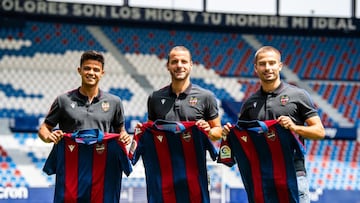 El Levante presenta a sus tres fichajes, todav¨ªa por inscribir