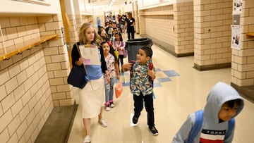 Saber español e inglés puede abrirte muchas puertas en Estados Unidos. Esta escuela de Florida busca profesores con salarios de hasta $20 por hora.