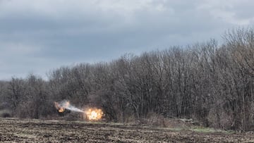 DONBAS, UKRAINE - APRIL 12: Ukrainian artillery firing on the Donbass frontline in Donbas, Ukraine on April 12, 2022. (Photo by Diego Herrera Carcedo/Anadolu Agency via Getty Images)