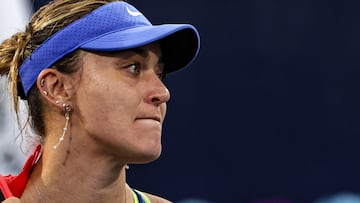 Paula Badosa se retira durante su partido contra Elina Svitolina en Dubái.