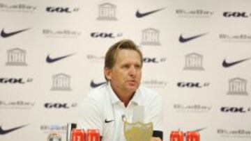 Schuster, en la rueda de prensa.