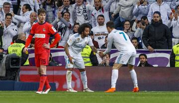 2-0. Cristiano Ronaldo celebró el segundo gol con Marcelo.