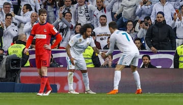 2-0. Cristiano Ronaldo celebró el segundo gol con Marcelo.