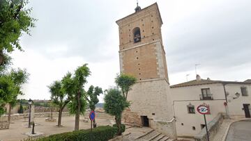 El pueblo único de España que tiene una iglesia sin torre y una torre sin iglesia