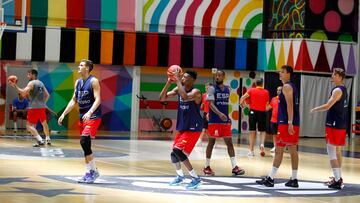 07/08/22 ENTRENAMIENTO SELECCION ESPAÑOLA BALONCESTO
YANKUBA SIMA, LORENZO BROWN Y JAIME PRADILLA
