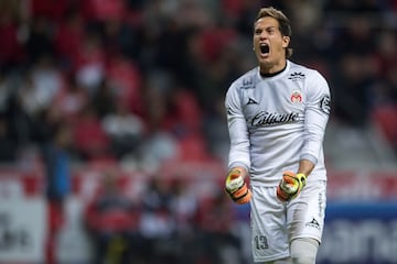 Sebastián Sosa el arquero uruguayo de Monarcas ayudó a salvar al equipo del descenso y a llevarlos a dos Liguillas consecutivas. 