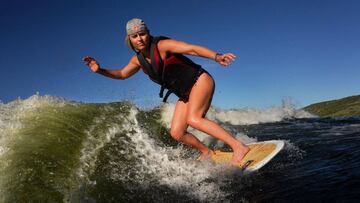 Lindsey Vonn, como Piqu¨¦ o Kim Kardashian: se pasa al wakesurf