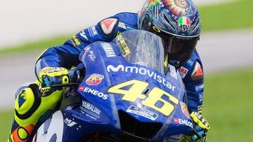 Valentino Rossi con la Yamaha en Sepang.