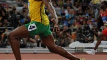 <b>EL RAYO JAMAICANO</b> Bolt ha demostrado porqué es el mejor del mundo, reventando a sus rivales y al cronómetro en una histórica carrera de los 100 metros lisos.