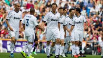 GAL&Aacute;CTICOS &lsquo;IN ACTION&rsquo;. Zidane, Roberto Carlos, Fernando Redondo, Helguera, Morientes, Fernando Sanz y Figo, en el Madrid-Juventus de la temporada pasada.
 