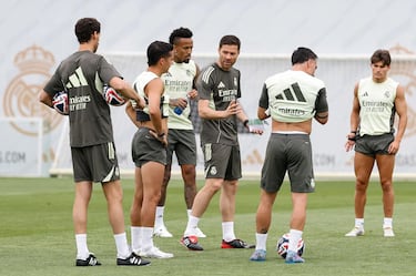 Xabi Alonso, entrenador-jugador