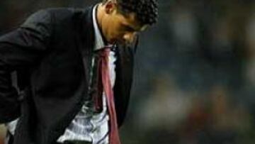 <b>PREOCUPADO.</B> El técnico holandés sí reconoce que está preocupado por no haber ganado en casa todavía.