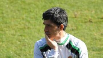 <b>SIN ACUERDO.</b> El Racing de Santander ha anunciado hoy que la relación entre el club y el técnico del primer equipo, Juan Ramón López Muñiz, "se mantiene vigente" después de no llegar a un acuerdo sobre el contrato que el entrenador asturiano mantiene con el equipo cántabro.