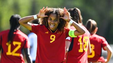 Vicky celebra un gol con España.